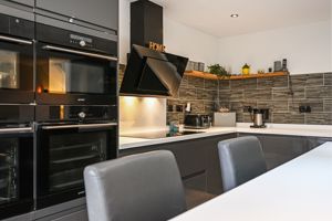 Kitchen Breakfast Bar- click for photo gallery